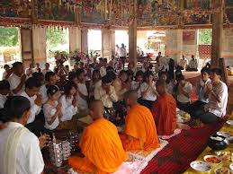 គណះកម្មាធិការទទួលបន្ទុកណាមបូខាងលិចទៅសាកសួរសុខទុក្ខជនរួមជាតិខ្មែរក្នុងឱកាសសែនដូនតា។